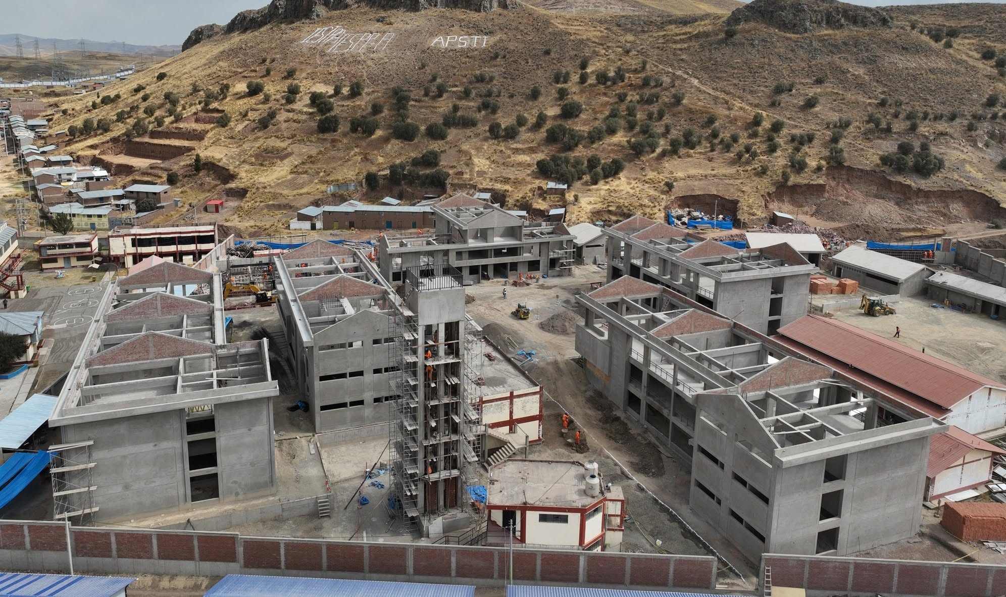 Nueva infraestructura en construcción — IESTP Ayaviri